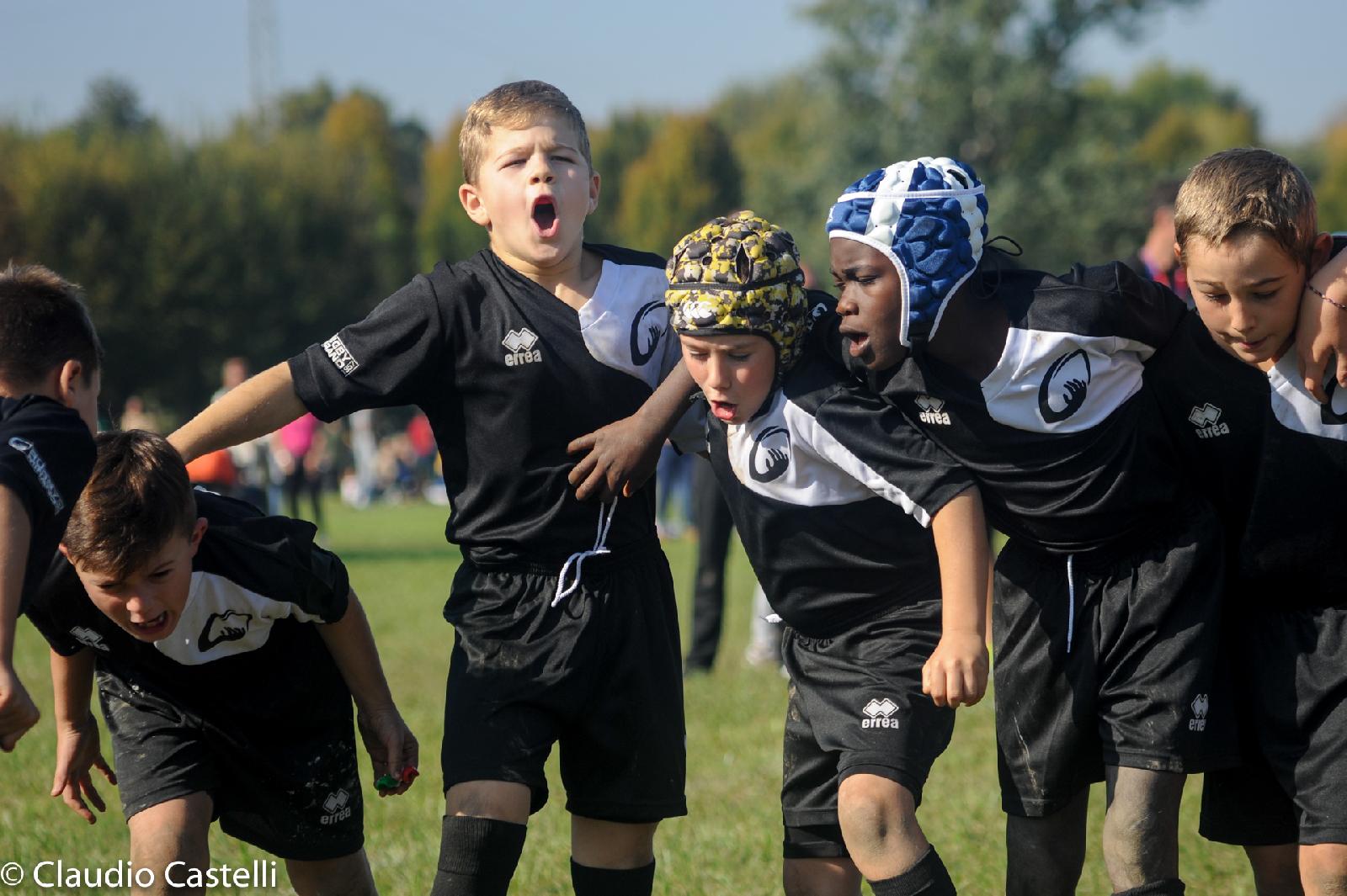 In un'mmagine di repertorio i giovani dell'Under 10 miranese salutano gli avversari.