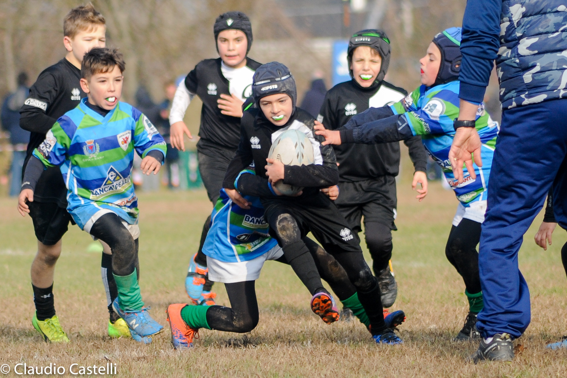 Un'azione di gioco dell'Under 10 del Rugby Mirano tratta dal raggruppamento di Jesolo del 19.11.2017. Foto Claudio Castelli.