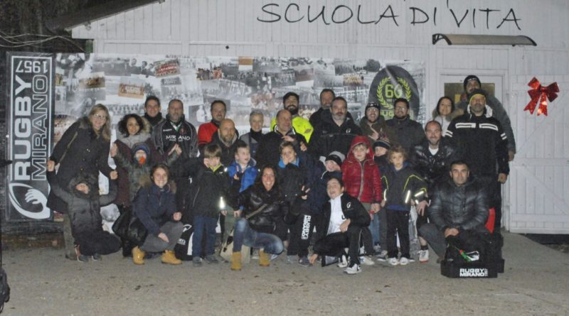 I partecipanti al progetto "Genitori in Gioco" da cui è originata la prima squadra al Tocco di Rugby Mirano. Foto: Barbara Busetto.