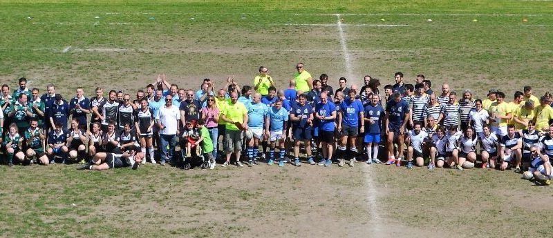 Foto collettiva di tutte le squadre partecipanti al 1° Torneo "Rugby per Tutti" di Mirano - 21 aprile 2018.