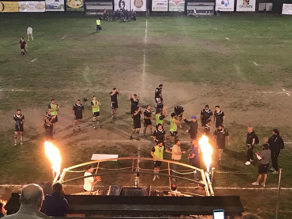 Rugby Mirano festeggia al termine dell'incontro odierno. Foto: Cinzia Bottacin.