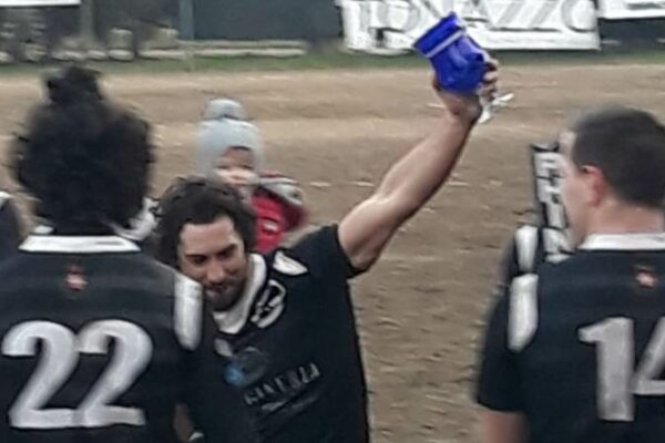 Lorenzo Maso alza la Canaglie Cup